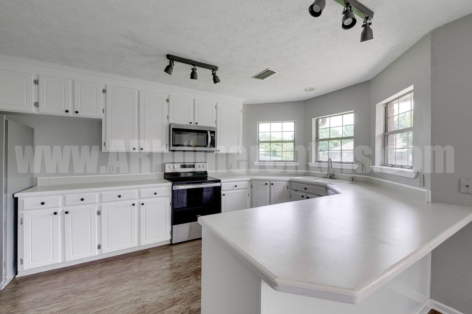 Conway House: 2765 Archer Lane