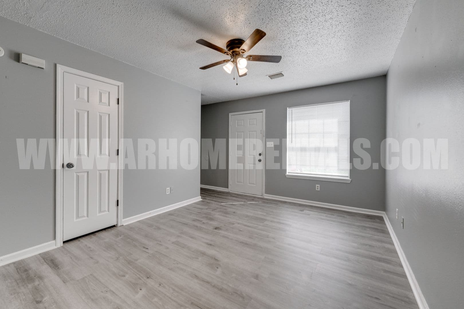 Conway Apartment: 2415 Washington Avenue