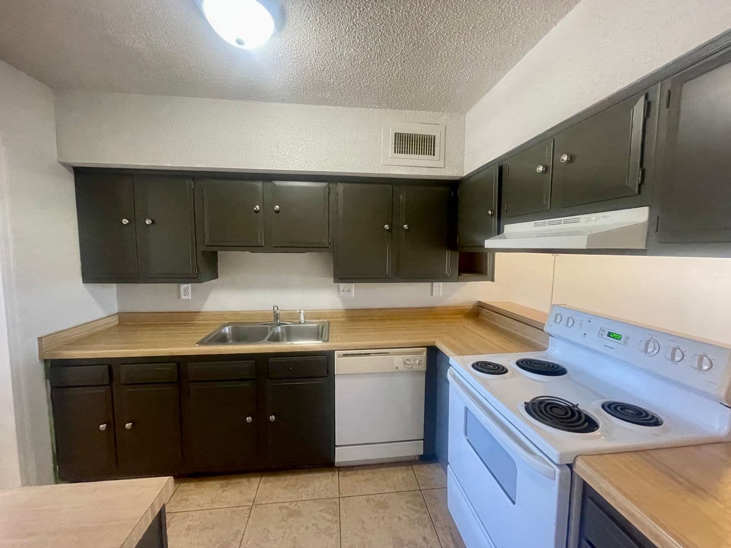 Little Rock Apartment: 1706 Sanford Dr