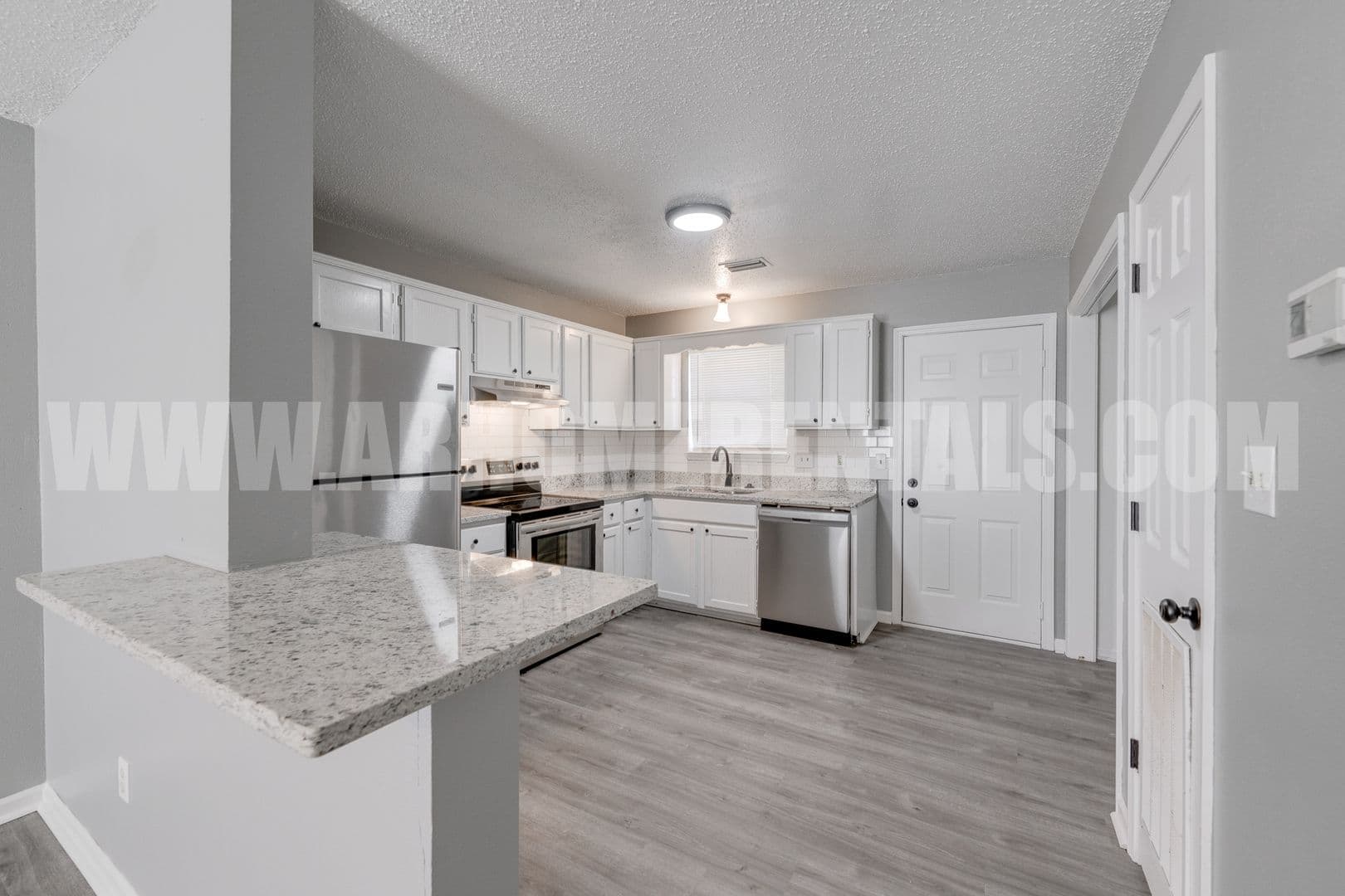 Conway Apartment: 2415 Washington Avenue