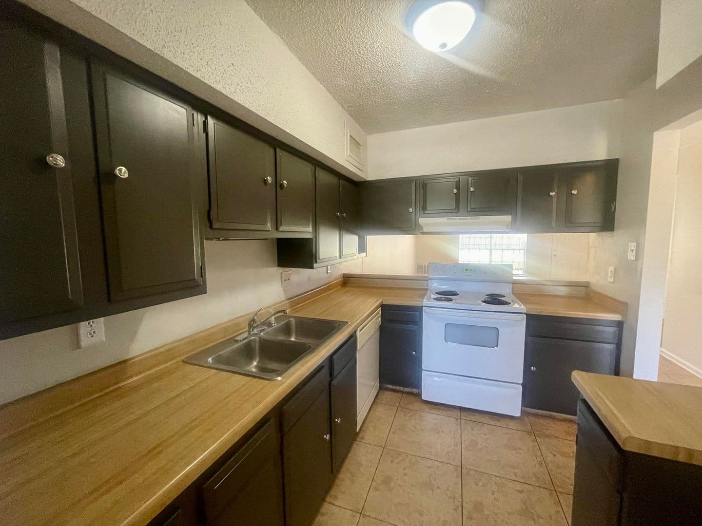 Little Rock Apartment: 1706 Sanford Dr