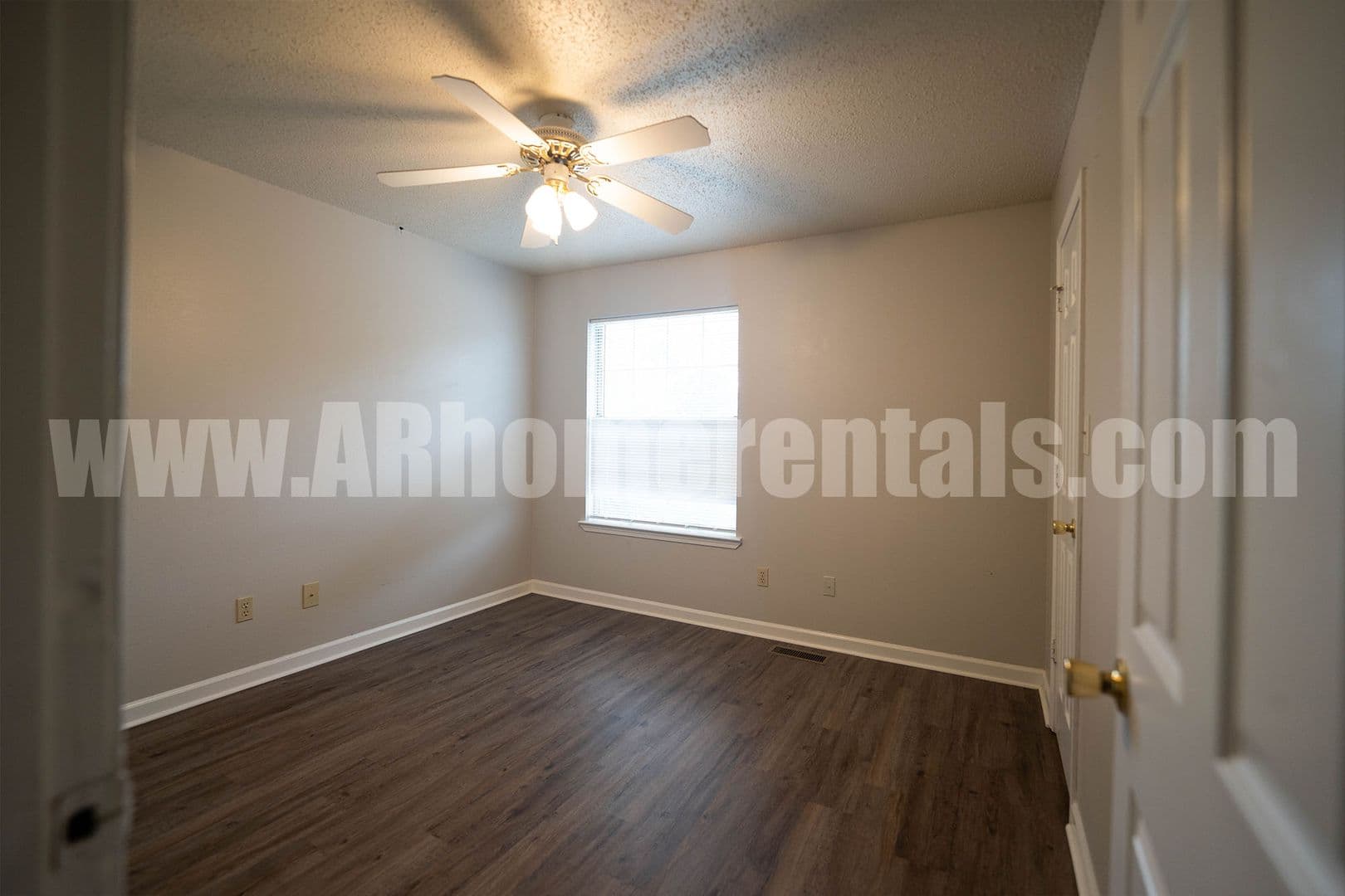 Conway Apartment: 2415 Washington Avenue