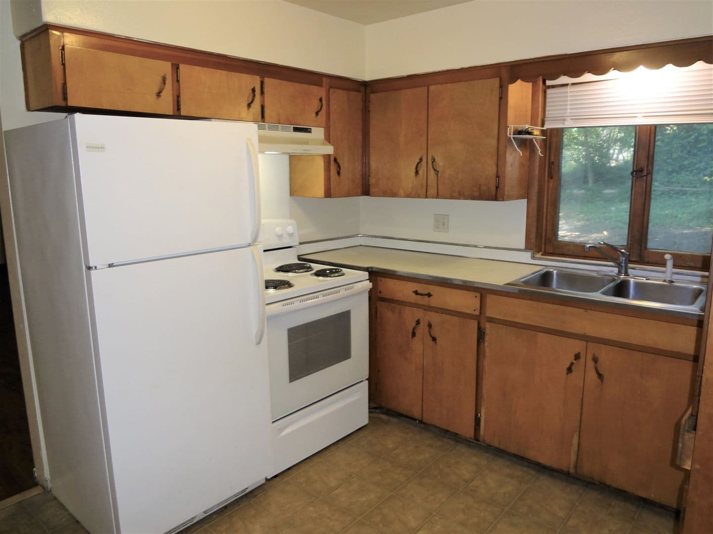 Columbia Apartment: 400 Mimosa Court, Apt. 2