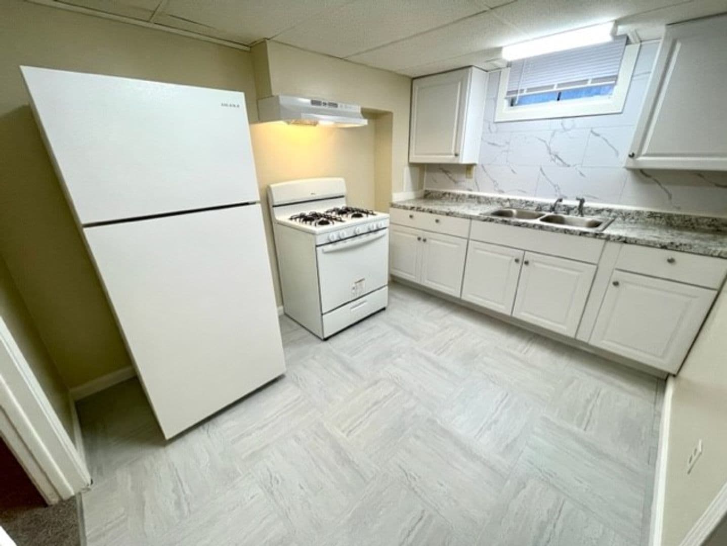 Columbia Apartment: 1203 E. Walnut - D
