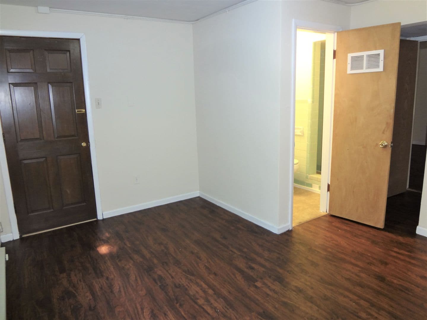Columbia Apartment: 400 Mimosa Court, Apt. 2