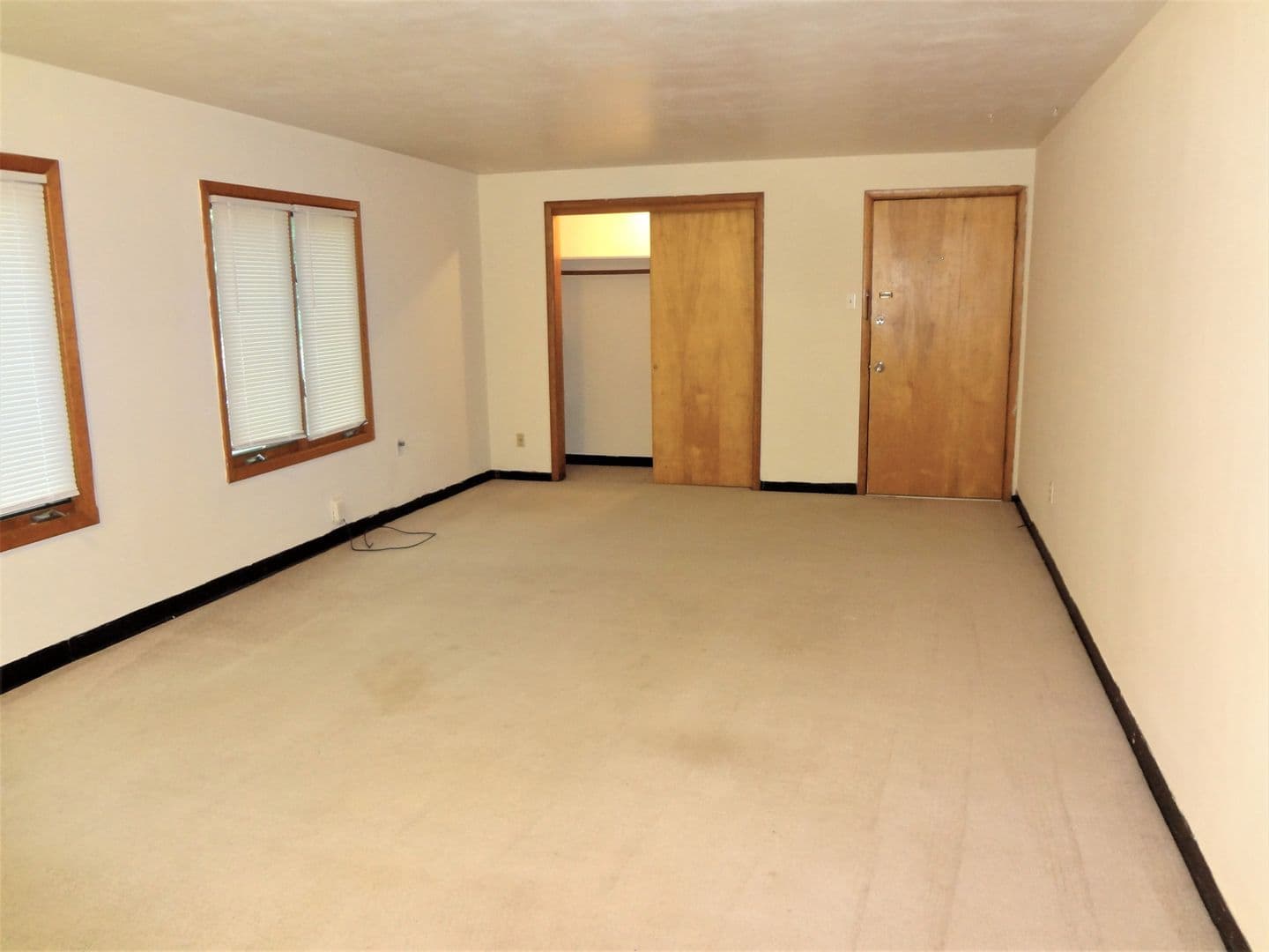 Columbia Apartment: 400 Mimosa Court, Apt. 1