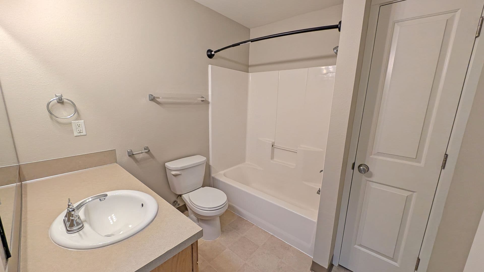 Forest Grove House: 2825 Pacific Ave #I