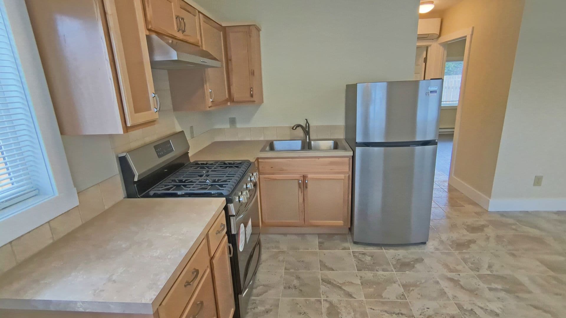 Hillsboro House: 2950 E Main St