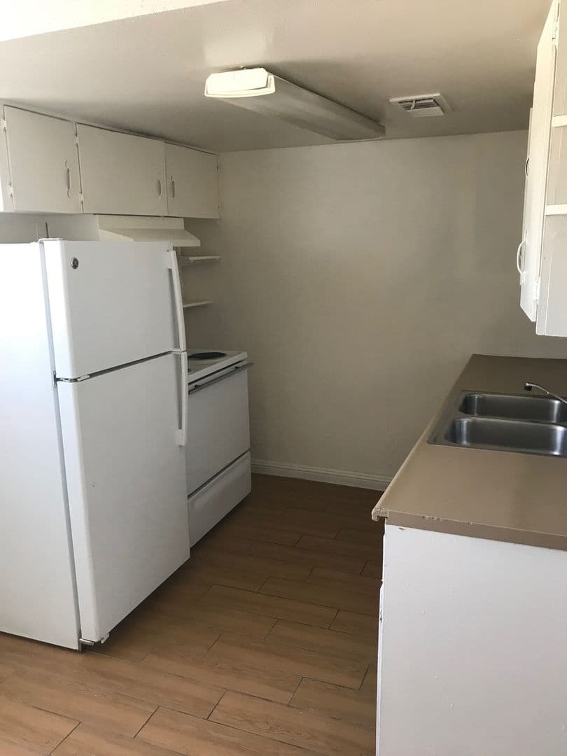 Las Vegas Apartment: 3851 Hazelwood St