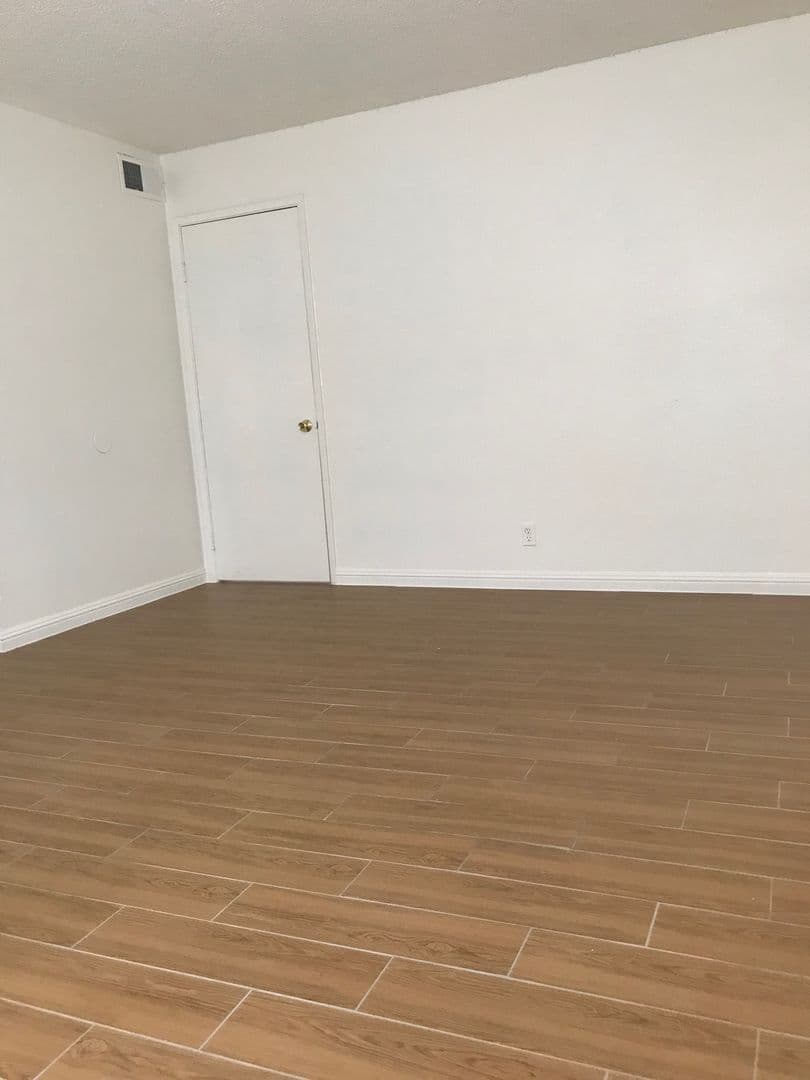 Las Vegas Apartment: 3851 Hazelwood St
