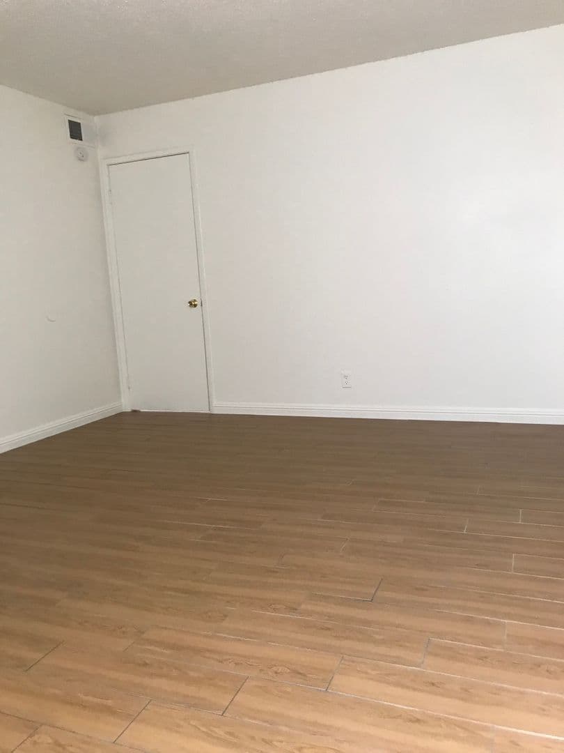 Las Vegas Apartment: 3851 Hazelwood St