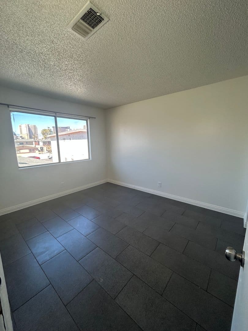 Las Vegas Apartment: 3840 Hazelwood St