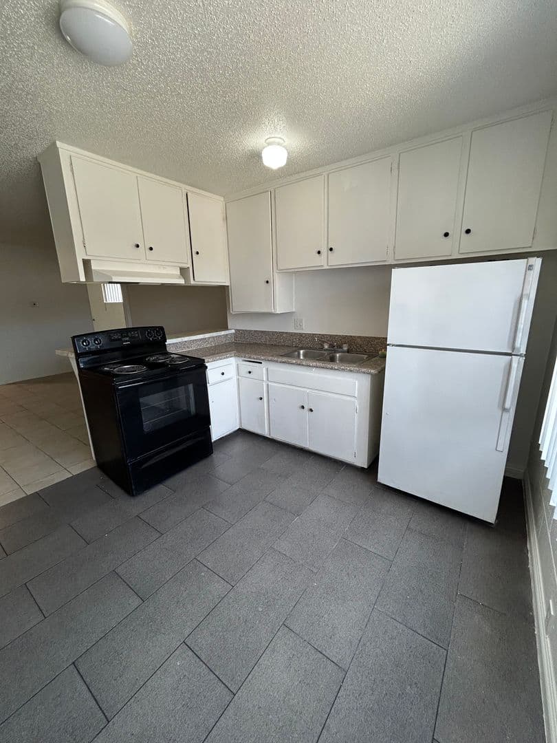 Las Vegas Apartment: 3841 Hazelwood St