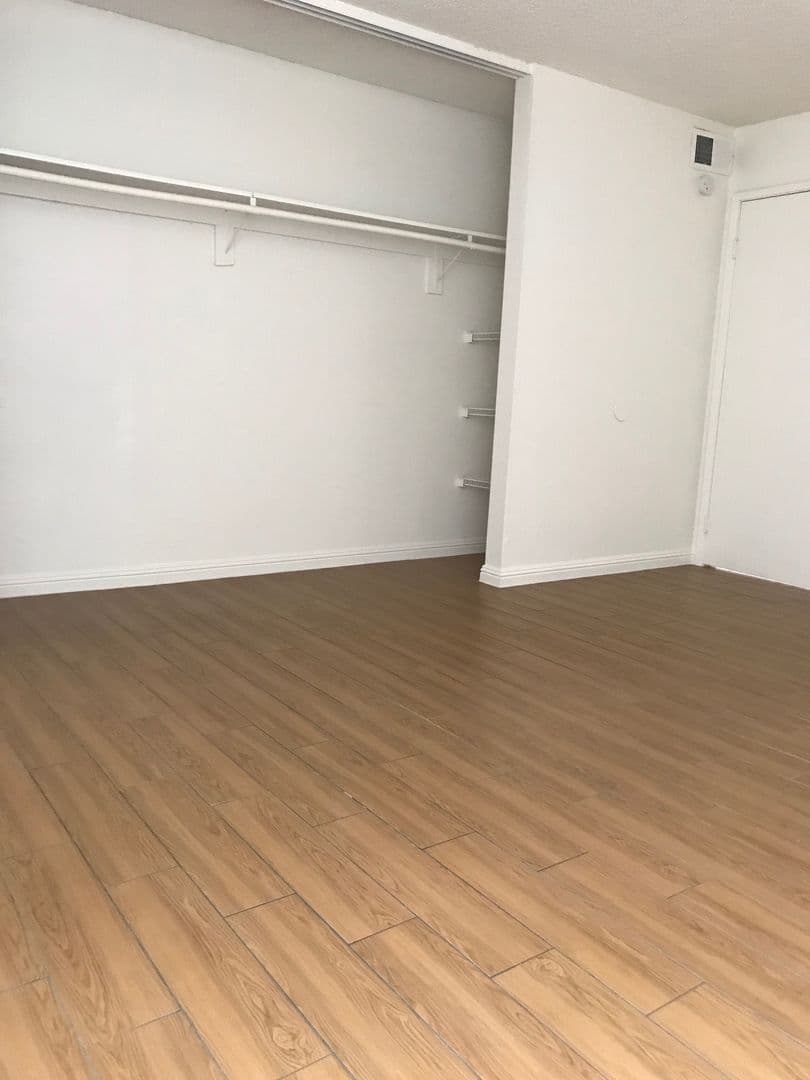 Las Vegas Apartment: 3851 Hazelwood St