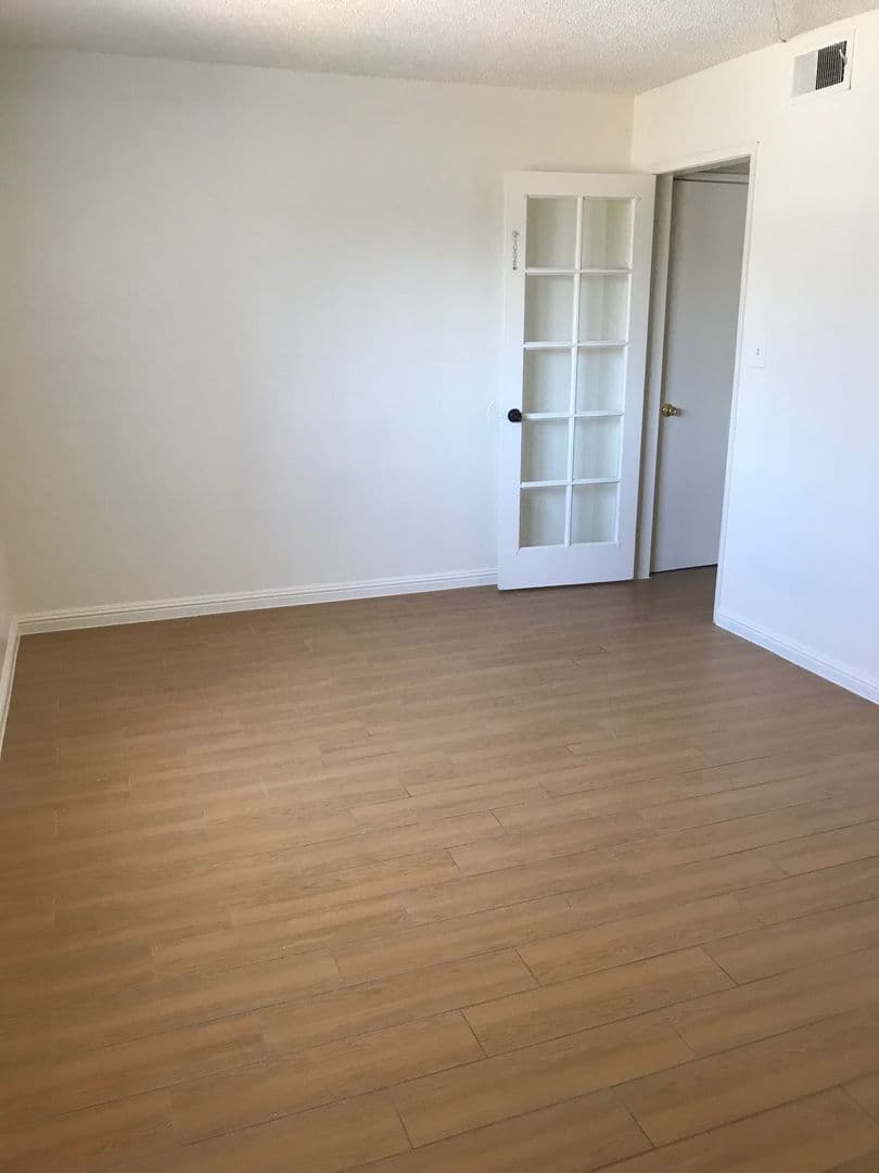 Las Vegas Apartment: 3851 Hazelwood St