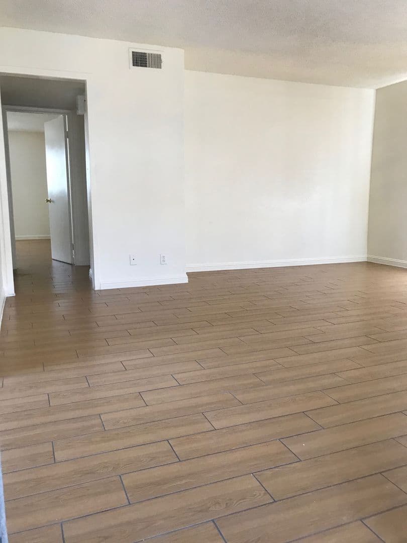 Las Vegas Apartment: 3851 Hazelwood St