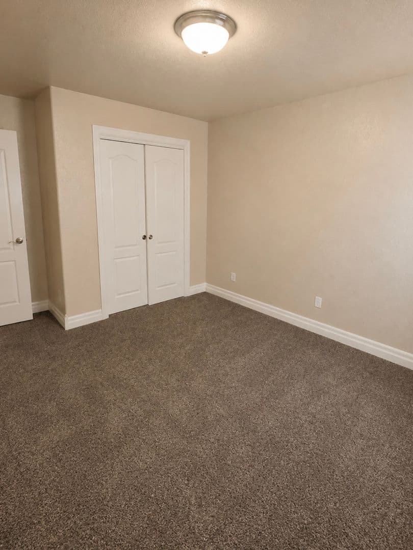 Greeley House: 6024 W 1st St #3