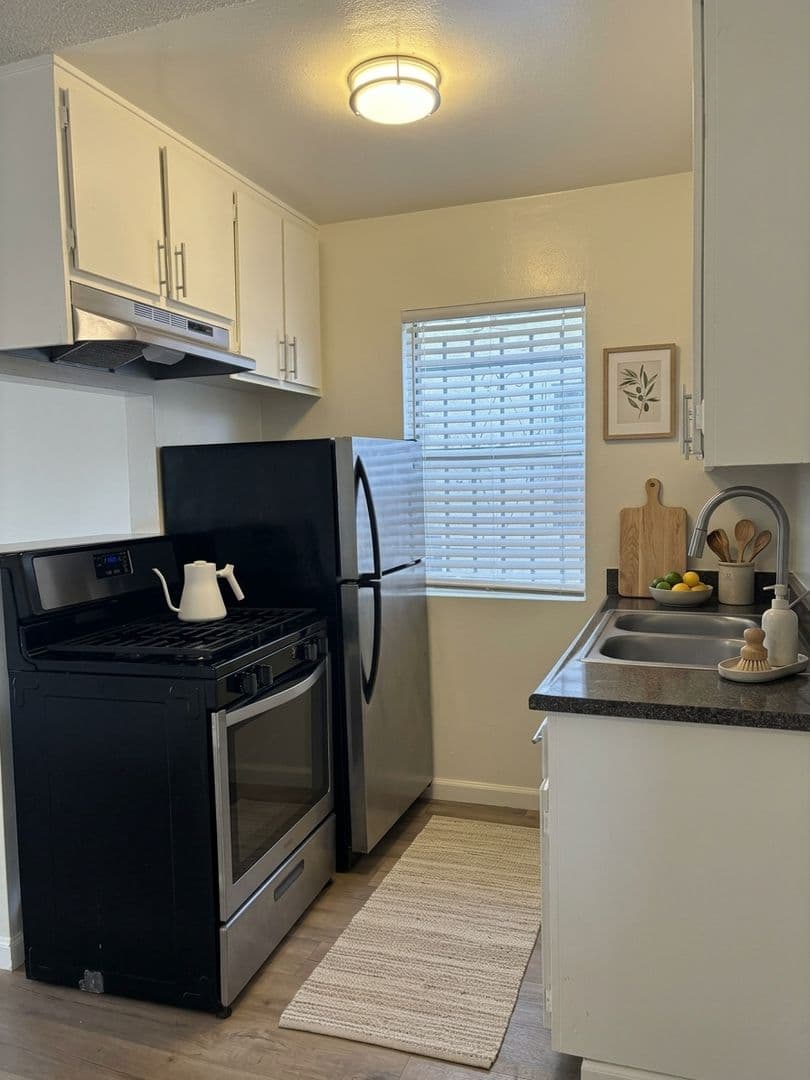 Venice Apartment: 1420-1426 Pacific Ave