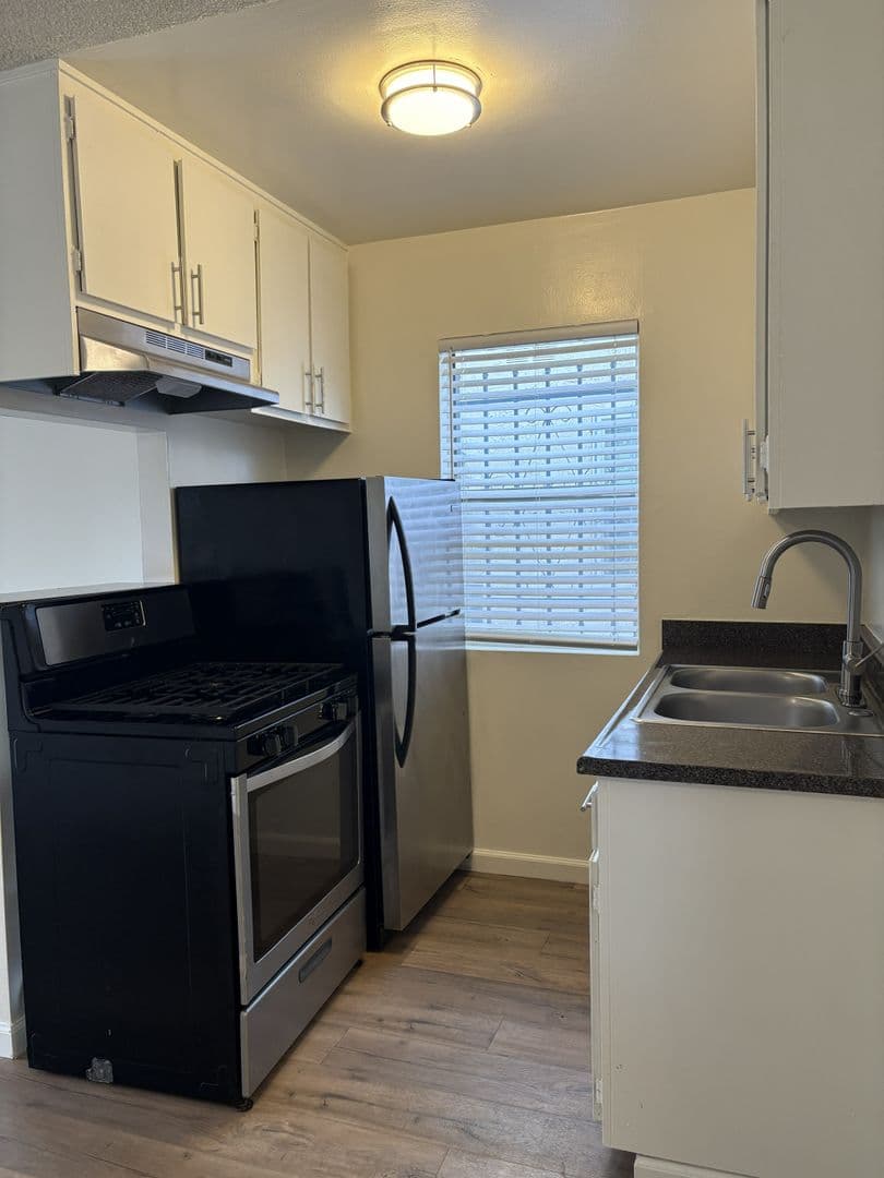 Venice Apartment: 1420-1426 Pacific Ave