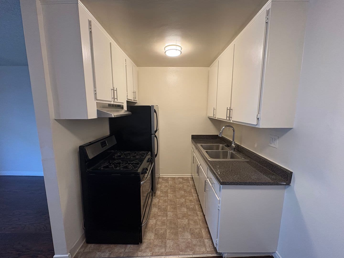 Santa Monica Apartment: 2928 4th St
