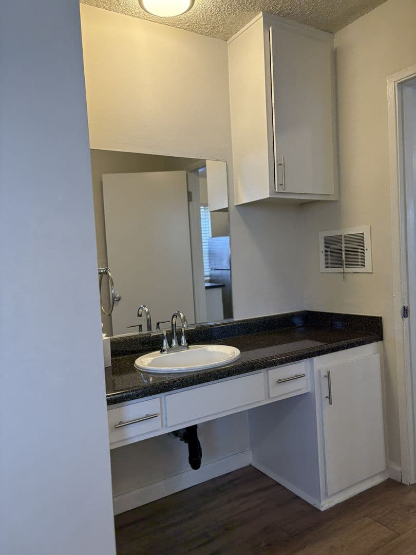 Venice Apartment: 1420-1426 Pacific Ave