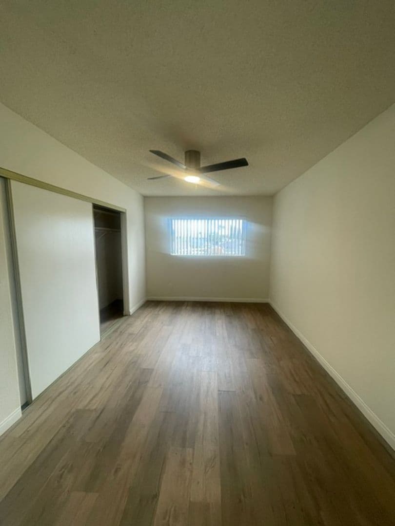 N Hollywood Apartment: 8240 Whitsett Ave