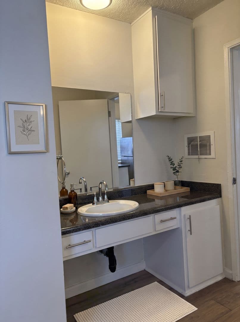 Venice Apartment: 1420-1426 Pacific Ave