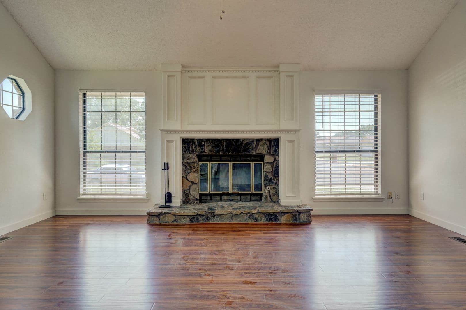 Edmond House: 1617 Raquel Dr