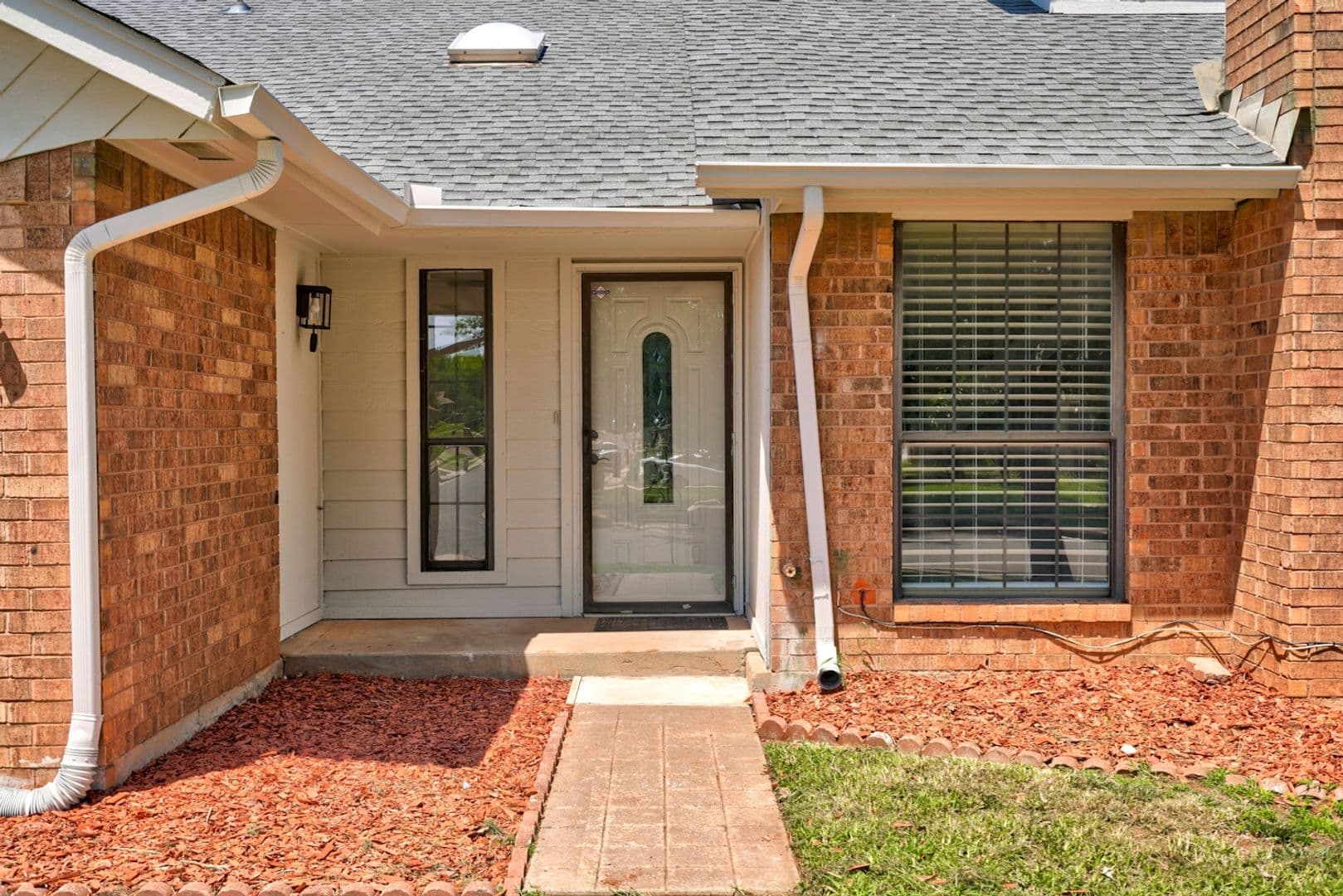 Edmond House: 1617 Raquel Dr