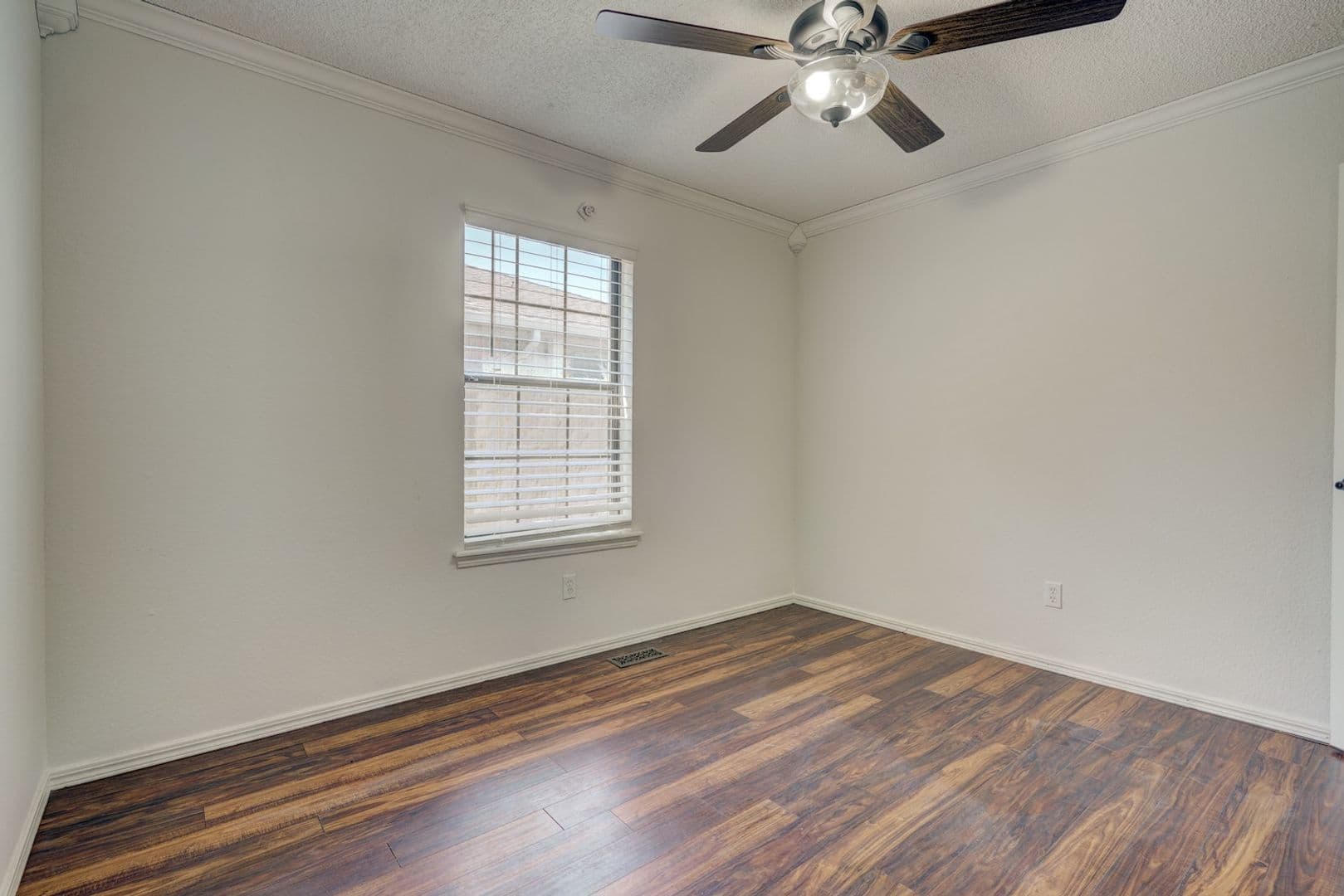 Edmond House: 1617 Raquel Dr