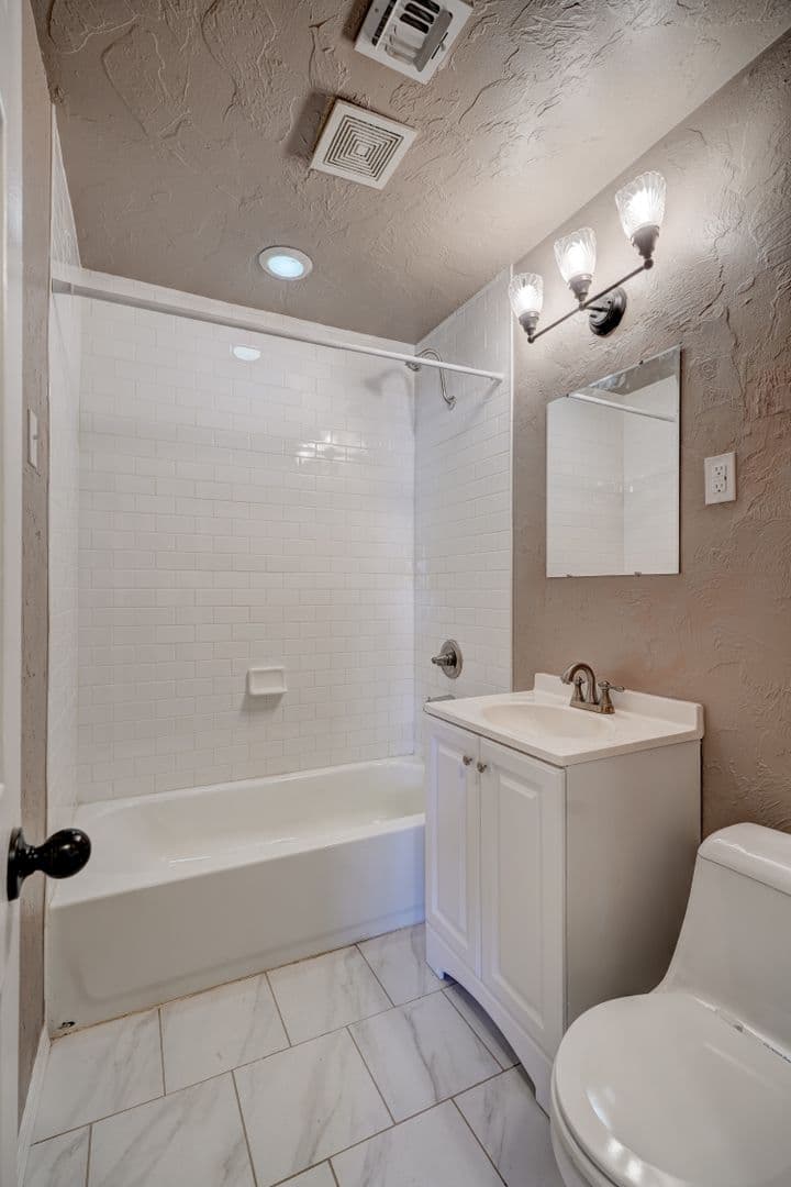 Oklahoma City House: 1824 Andover Ct