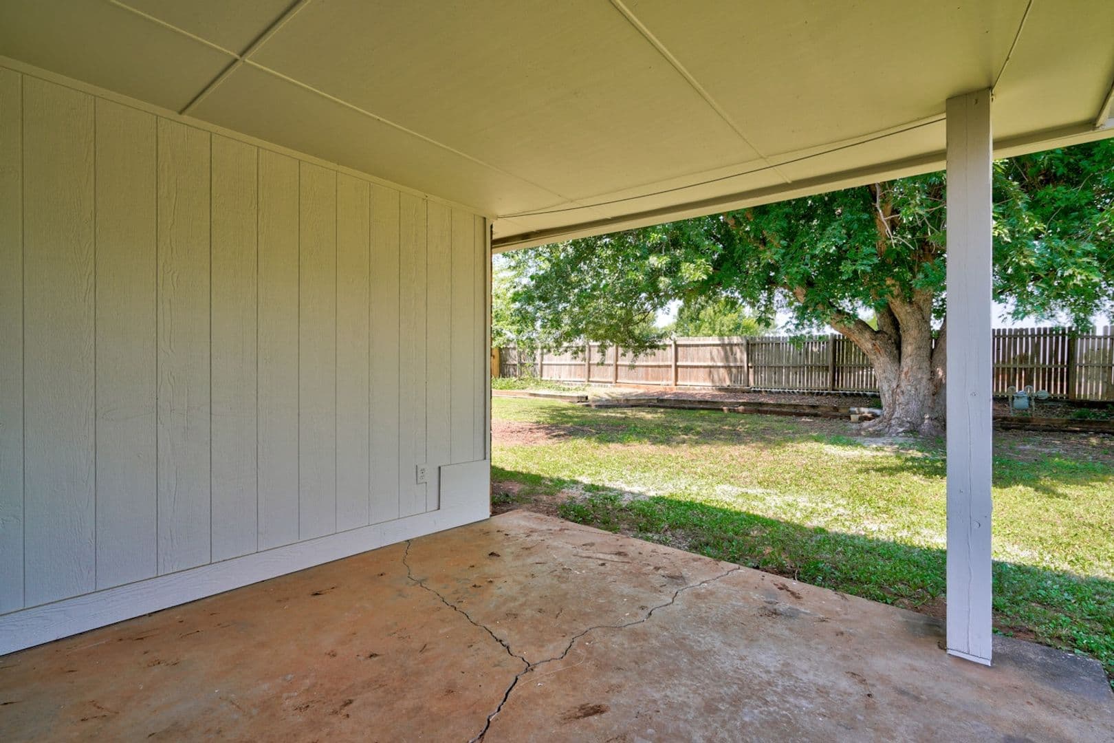 Edmond House: 1617 Raquel Dr