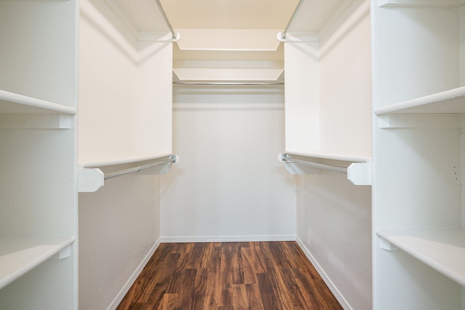 Edmond House: 1617 Raquel Dr