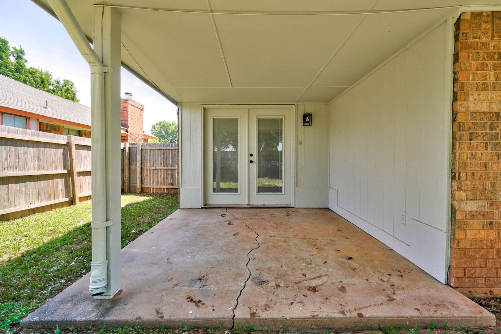 Edmond House: 1617 Raquel Dr