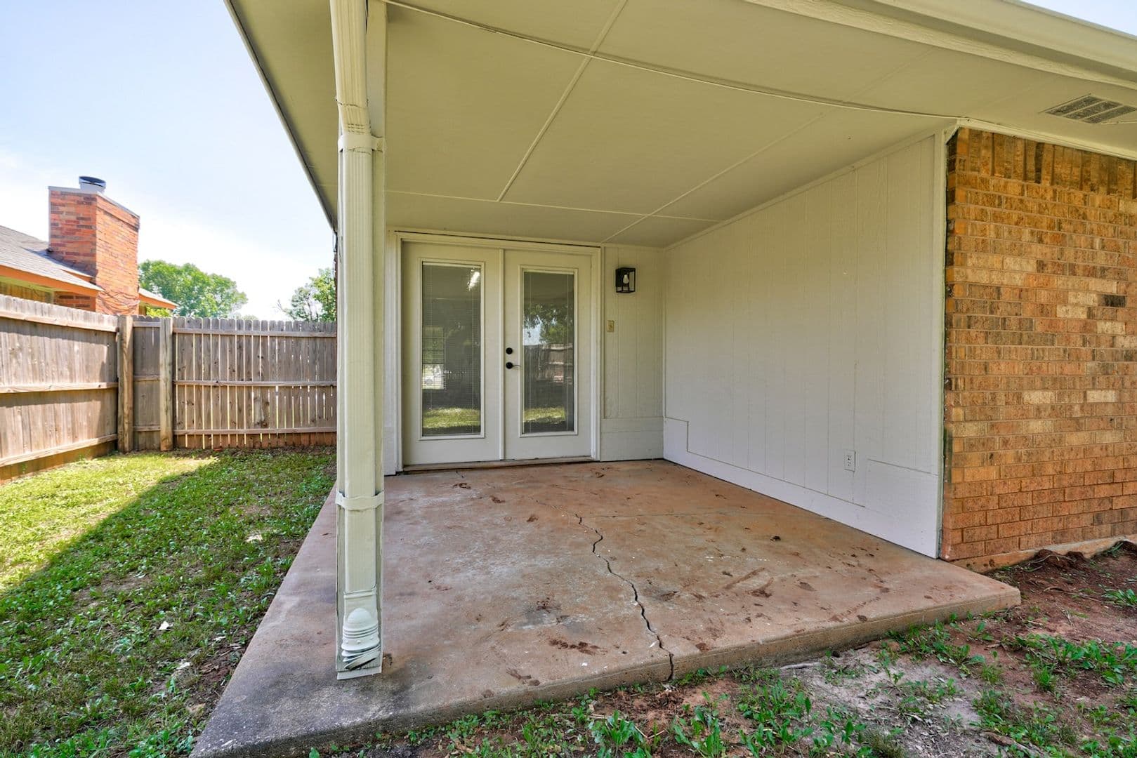 Edmond House: 1617 Raquel Dr