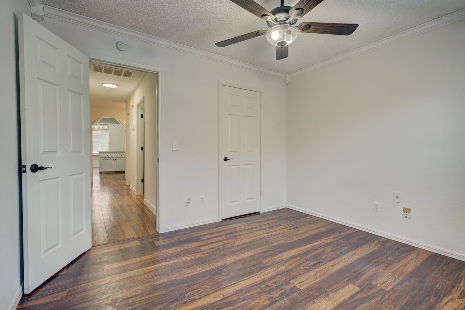 Edmond House: 1617 Raquel Dr