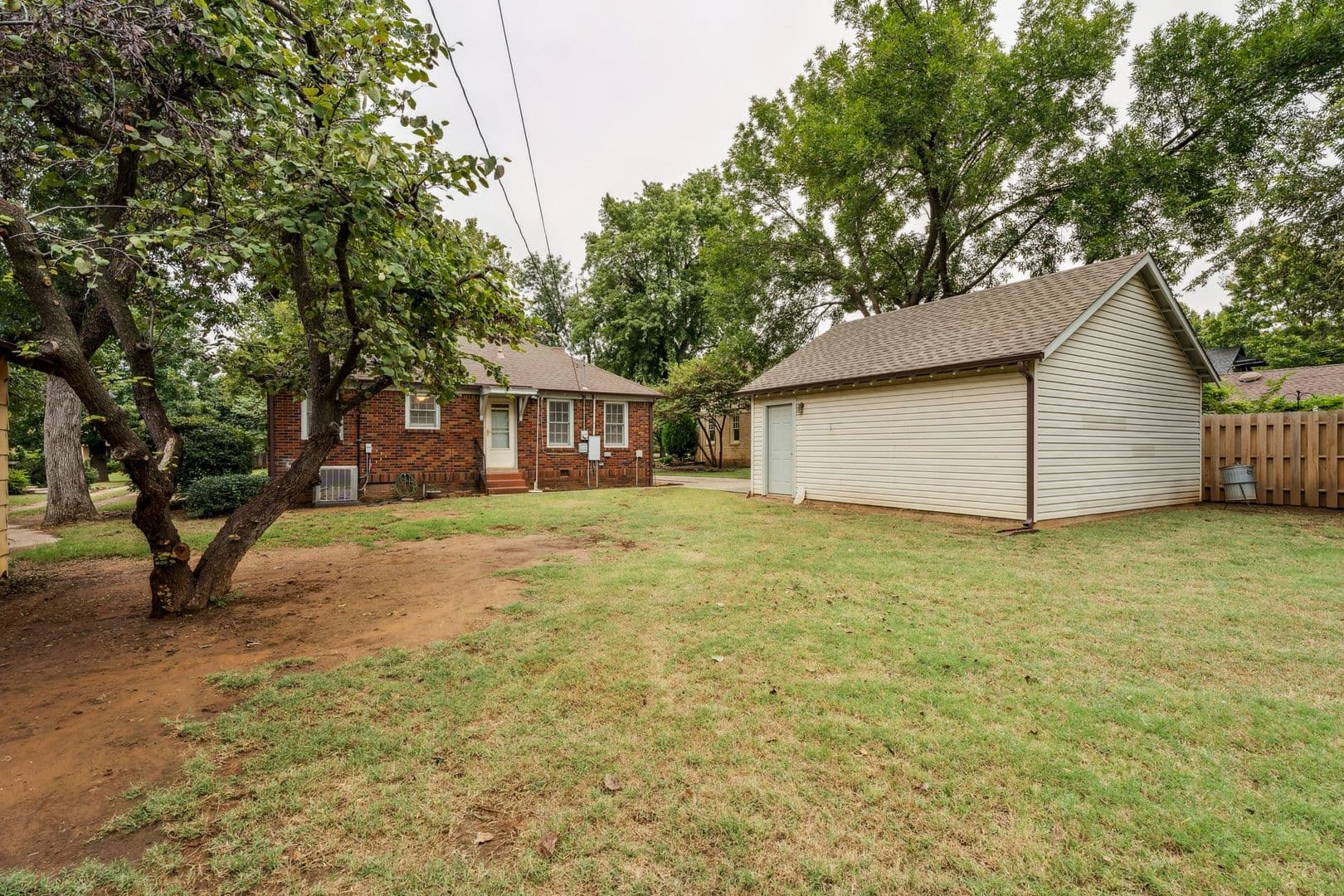 Edmond House: 308 E 5th St