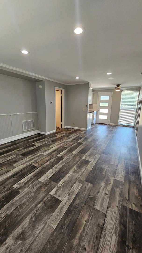 Tulsa Apartment: 3853 S. Riverside Drive
