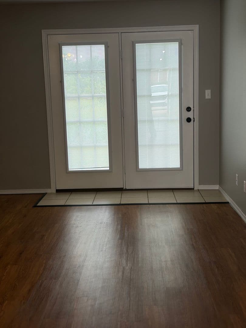 Claremore Apartment: 2805 Trailwood Dr