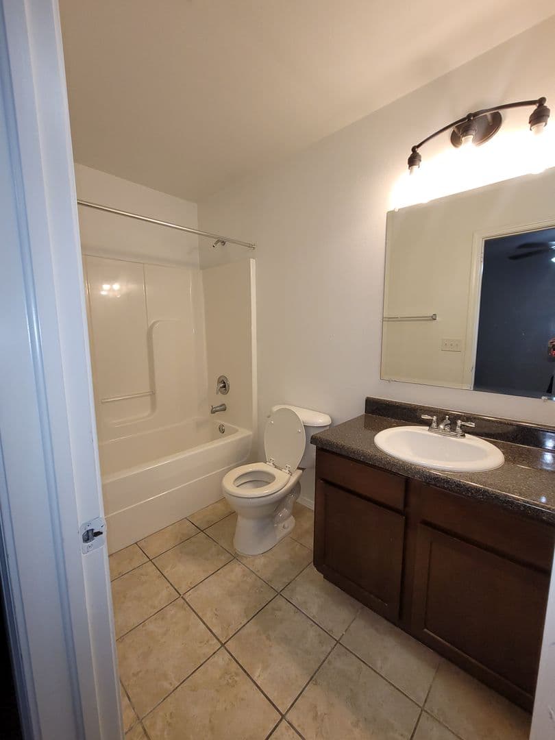 Broken Arrow Apartment: Glen eagle