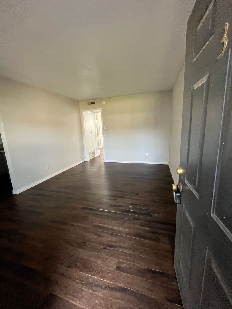 Stillwater Apartment: 1108 North Duck Street