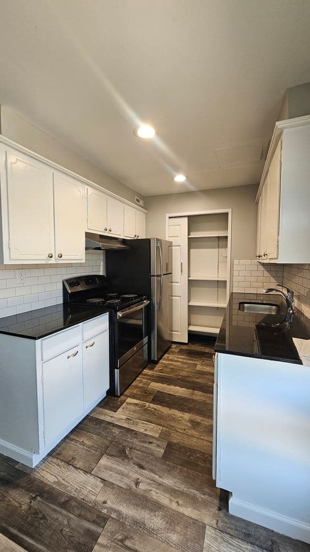 Tulsa Apartment: 3853 S. Riverside Drive