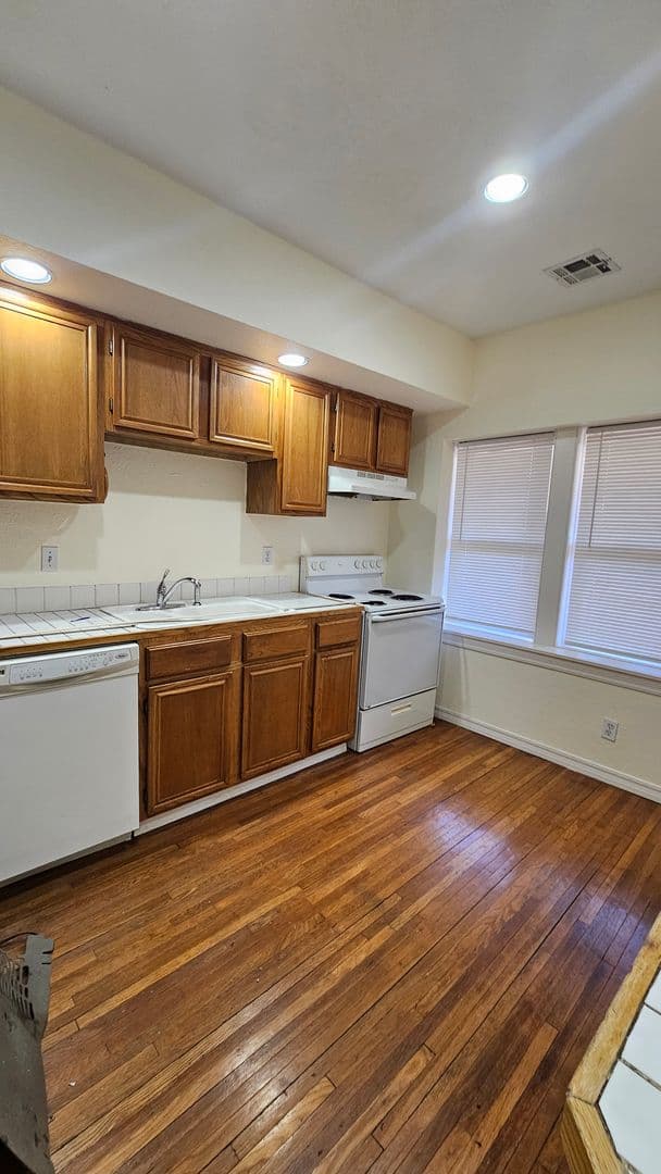 Tulsa Apartment: 1530 e 14th st