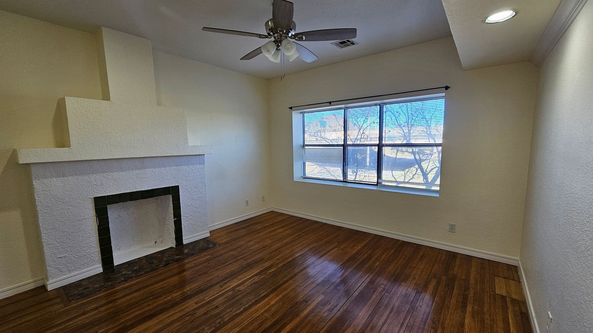 Tulsa Apartment: 1530 e 14th st
