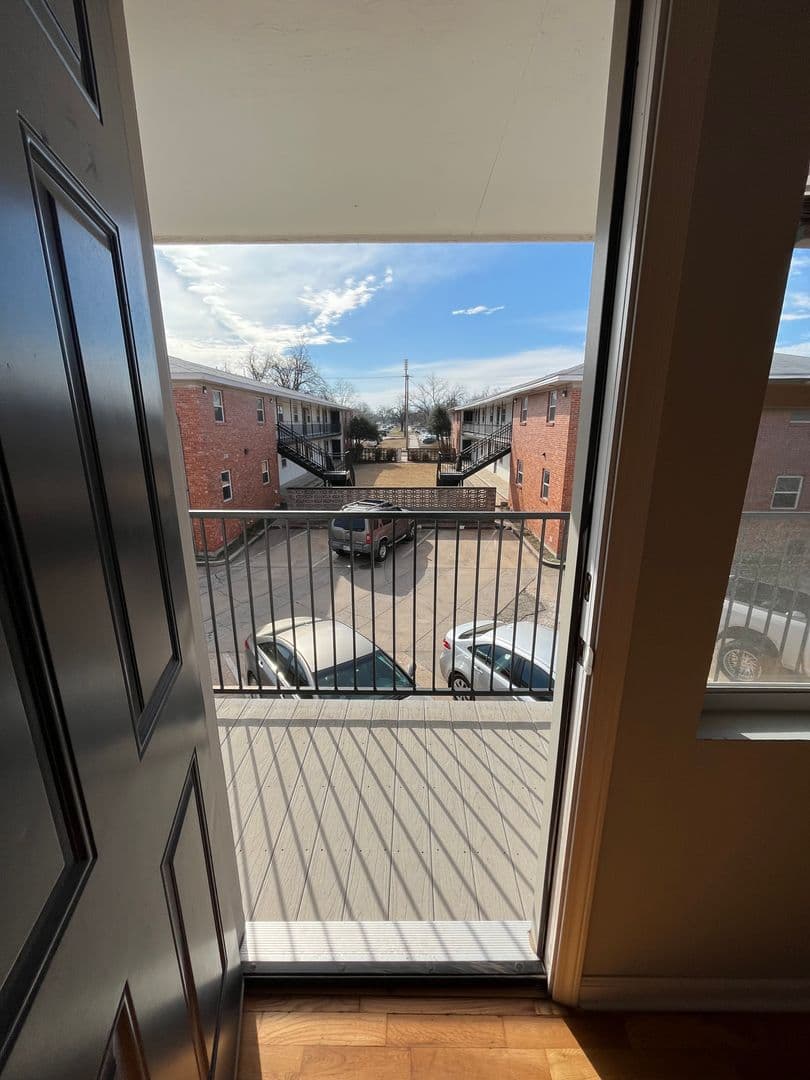 Stillwater Apartment: 502 West Maple Ave