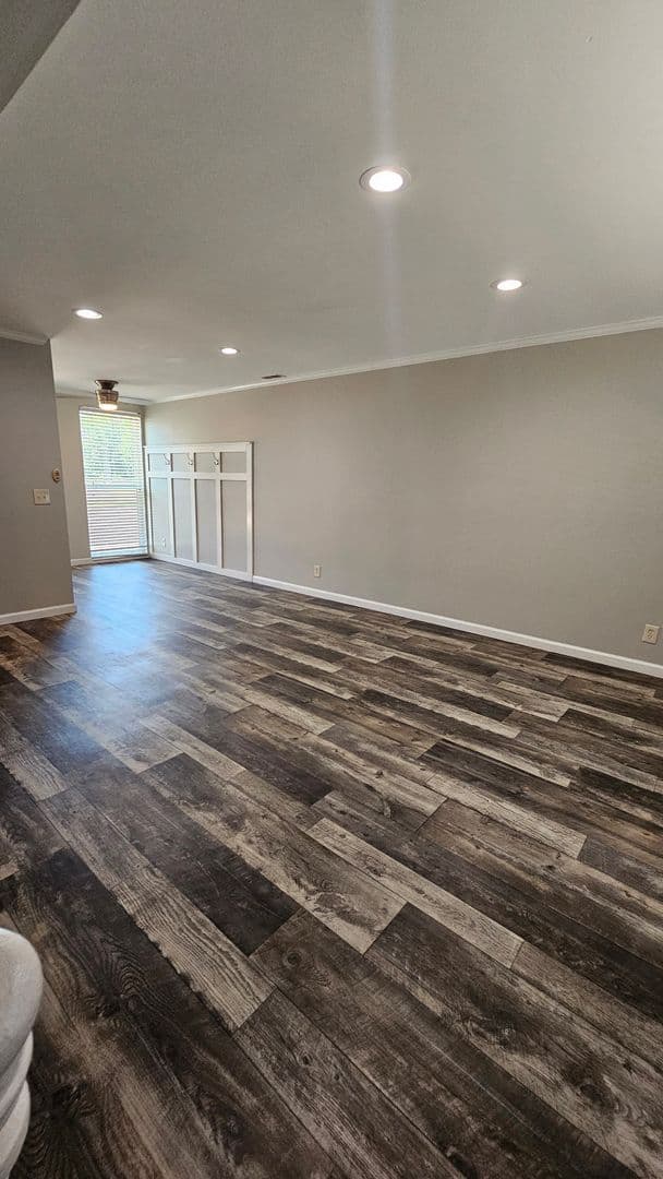 Tulsa Apartment: 3853 S. Riverside Drive