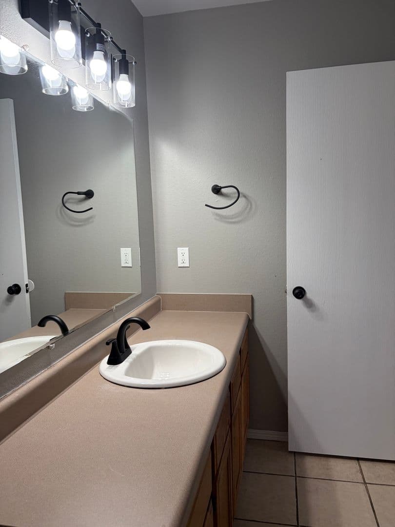 Claremore Apartment: 2805 Trailwood Dr