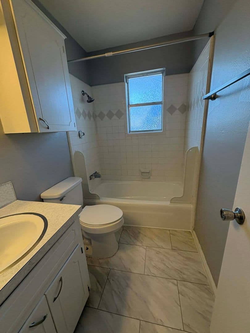Broken Arrow Apartment: 505 West Broadway Ave