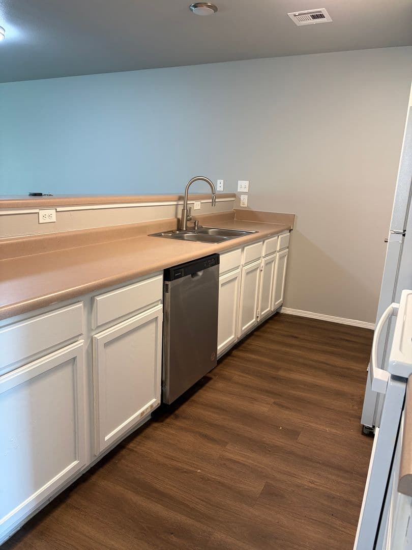 Claremore Apartment: 2805 Trailwood Dr