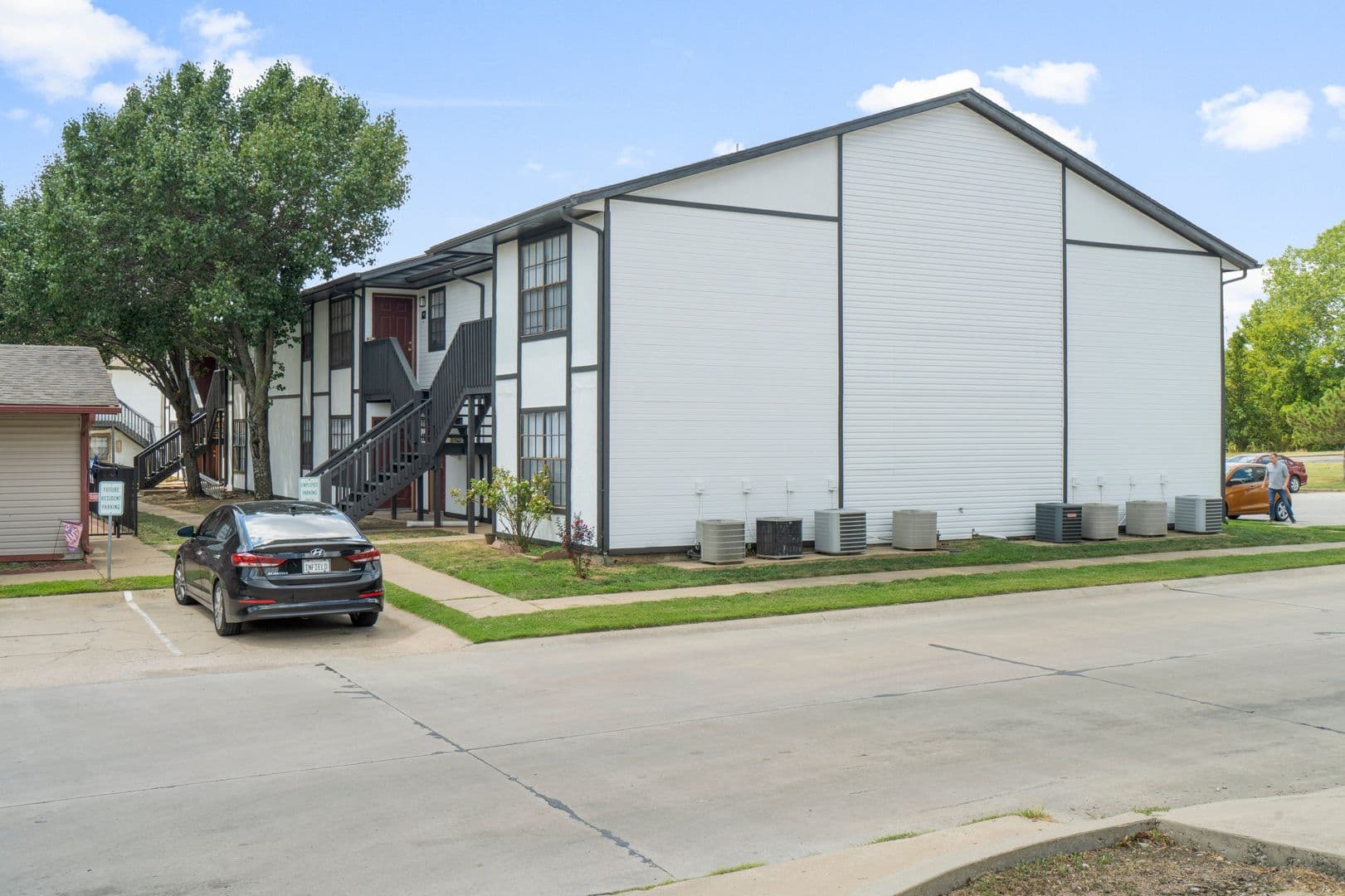 Claremore Apartment: 2090 S Lynn Riggs Blvd